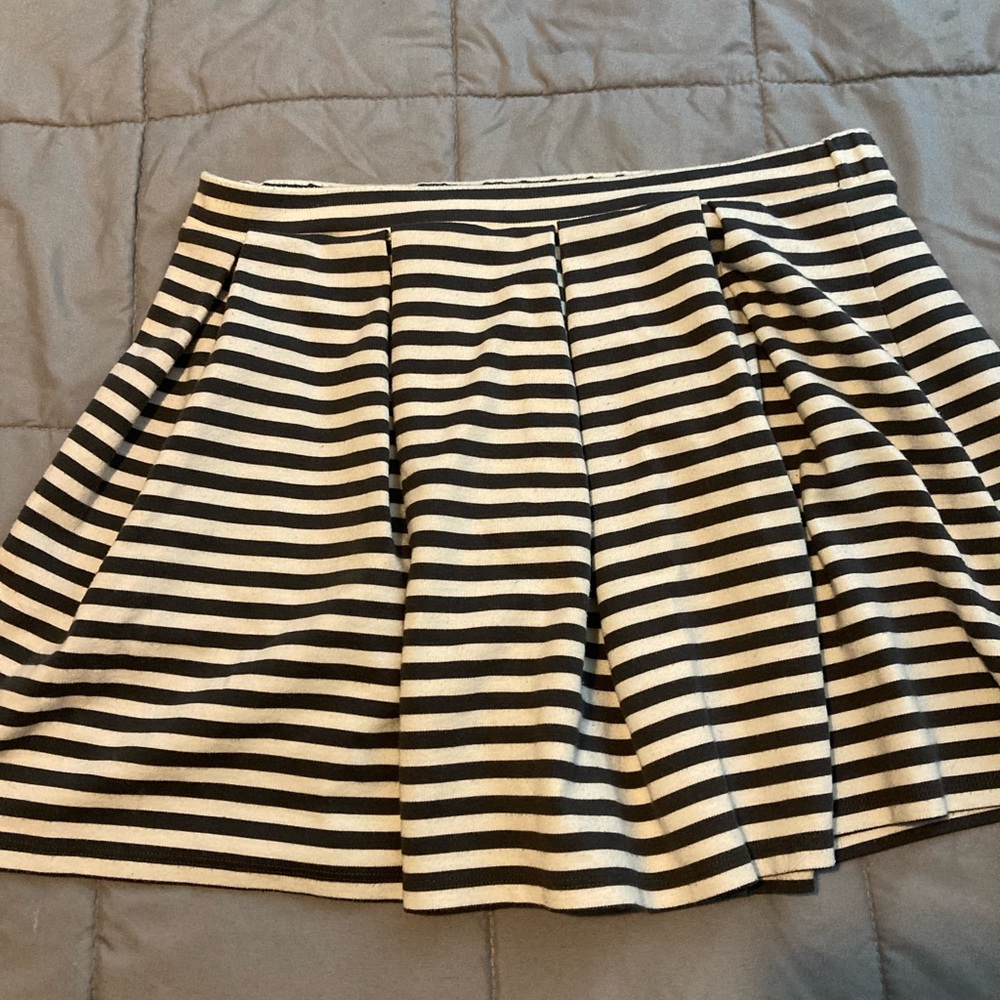 American Eagle pleated mini Size Lg